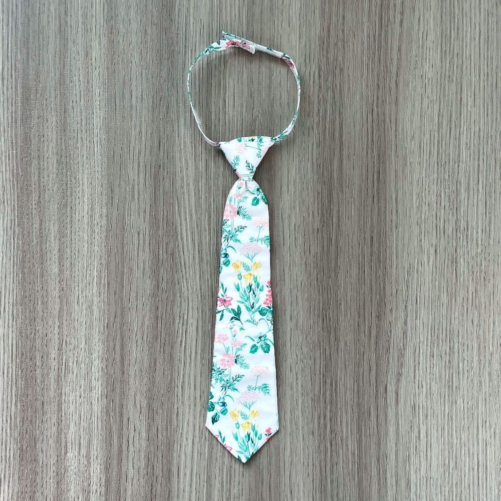 NWT Janie and Jack Boys Floral Tie White 2-5